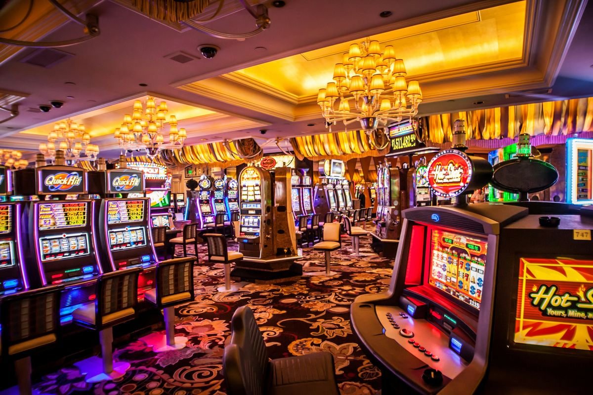 Beberapa jenis slot dengan fitur bonus dan jackpot tampil di layar perangkat mobile